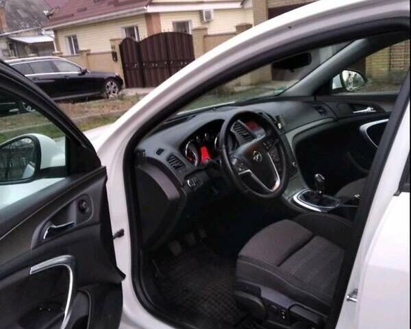 Белый Опель Инсигния, объемом двигателя 2 л и пробегом 262 тыс. км за 10150 $, фото 3 на Automoto.ua