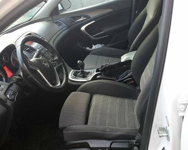 Белый Опель Инсигния, объемом двигателя 2 л и пробегом 262 тыс. км за 10150 $, фото 9 на Automoto.ua