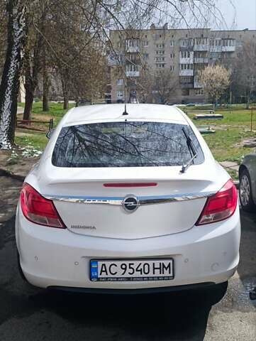 Белый Опель Инсигния, объемом двигателя 1.4 л и пробегом 200 тыс. км за 7000 $, фото 1 на Automoto.ua