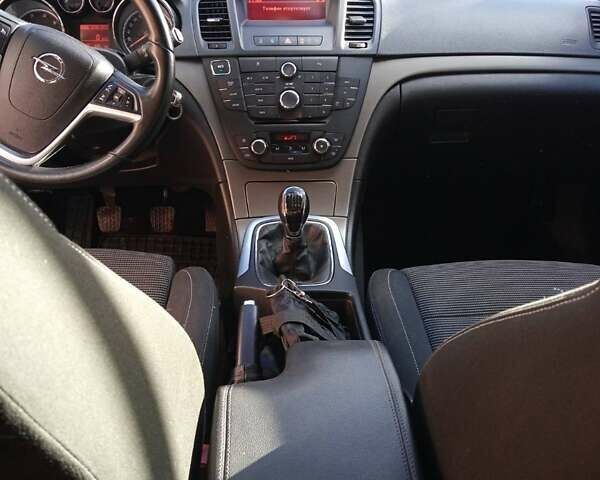 Белый Опель Инсигния, объемом двигателя 2 л и пробегом 262 тыс. км за 10150 $, фото 10 на Automoto.ua