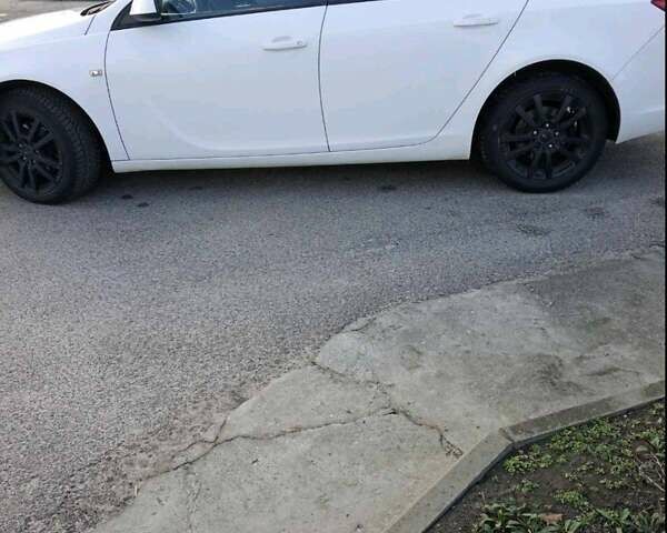 Белый Опель Инсигния, объемом двигателя 2 л и пробегом 262 тыс. км за 10150 $, фото 1 на Automoto.ua