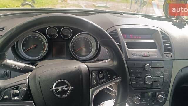 Белый Опель Инсигния, объемом двигателя 1.4 л и пробегом 200 тыс. км за 7000 $, фото 6 на Automoto.ua