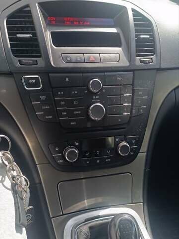 Белый Опель Инсигния, объемом двигателя 1.4 л и пробегом 200 тыс. км за 7000 $, фото 7 на Automoto.ua