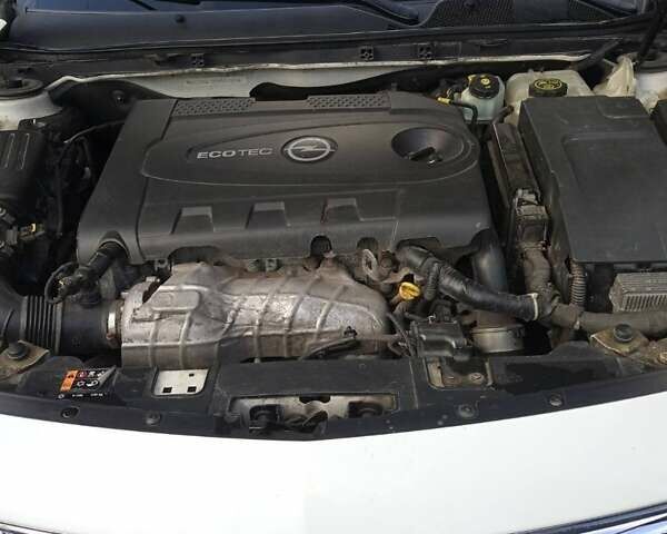 Белый Опель Инсигния, объемом двигателя 2 л и пробегом 262 тыс. км за 10150 $, фото 8 на Automoto.ua