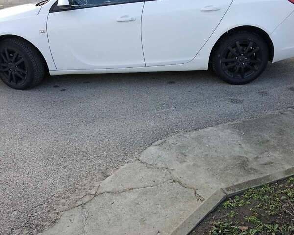 Белый Опель Инсигния, объемом двигателя 2 л и пробегом 262 тыс. км за 10150 $, фото 6 на Automoto.ua