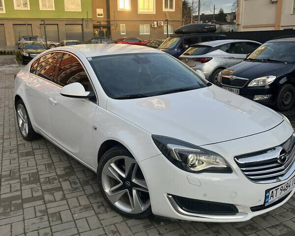 Белый Опель Инсигния, объемом двигателя 1.96 л и пробегом 262 тыс. км за 9500 $, фото 4 на Automoto.ua