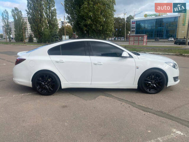 Белый Опель Инсигния, объемом двигателя 2 л и пробегом 285 тыс. км за 9900 $, фото 2 на Automoto.ua