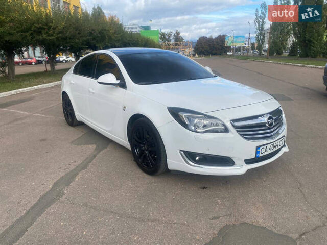 Белый Опель Инсигния, объемом двигателя 2 л и пробегом 285 тыс. км за 9900 $, фото 1 на Automoto.ua