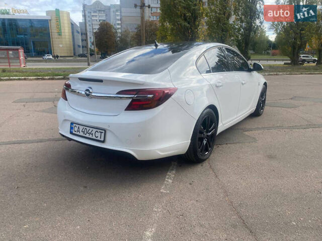 Белый Опель Инсигния, объемом двигателя 2 л и пробегом 285 тыс. км за 9900 $, фото 3 на Automoto.ua