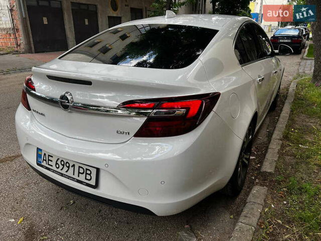 Білий Опель Інсігнія, об'ємом двигуна 1.6 л та пробігом 220 тис. км за 13000 $, фото 5 на Automoto.ua