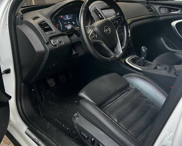 Білий Опель Інсігнія, об'ємом двигуна 1.6 л та пробігом 220 тис. км за 13000 $, фото 9 на Automoto.ua