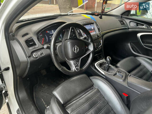 Білий Опель Інсігнія, об'ємом двигуна 1.6 л та пробігом 220 тис. км за 13000 $, фото 7 на Automoto.ua