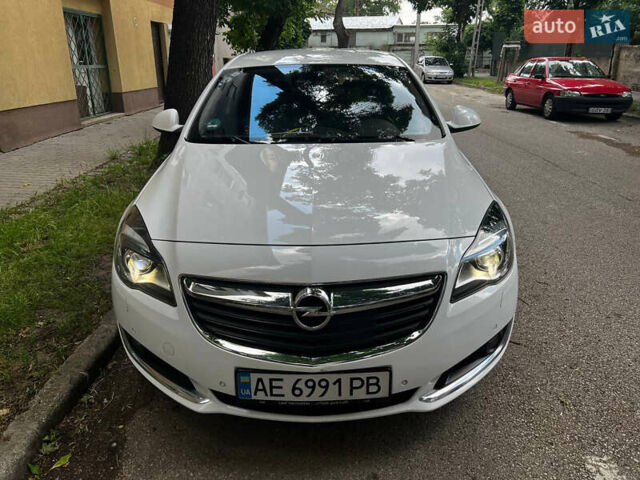 Білий Опель Інсігнія, об'ємом двигуна 1.6 л та пробігом 220 тис. км за 13000 $, фото 2 на Automoto.ua