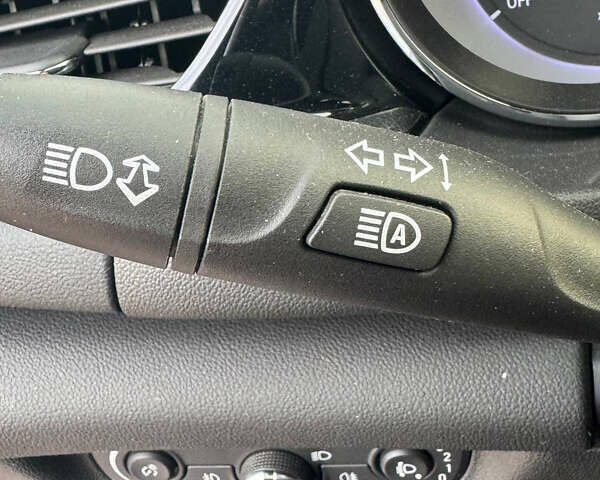 Білий Опель Інсігнія, об'ємом двигуна 1.5 л та пробігом 125 тис. км за 16700 $, фото 22 на Automoto.ua