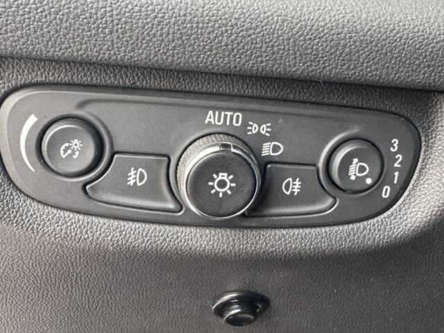 Білий Опель Інсігнія, об'ємом двигуна 1.5 л та пробігом 125 тис. км за 16700 $, фото 17 на Automoto.ua