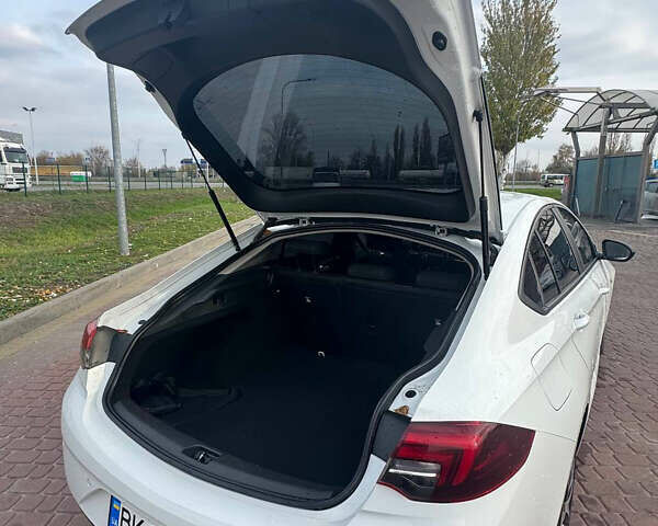 Білий Опель Інсігнія, об'ємом двигуна 1.5 л та пробігом 125 тис. км за 16700 $, фото 11 на Automoto.ua