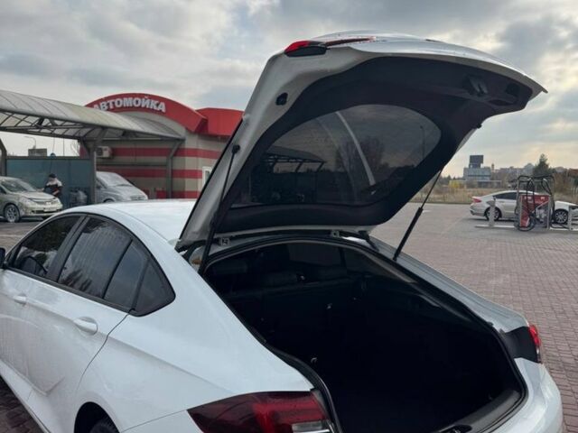 Білий Опель Інсігнія, об'ємом двигуна 1.5 л та пробігом 125 тис. км за 16700 $, фото 9 на Automoto.ua