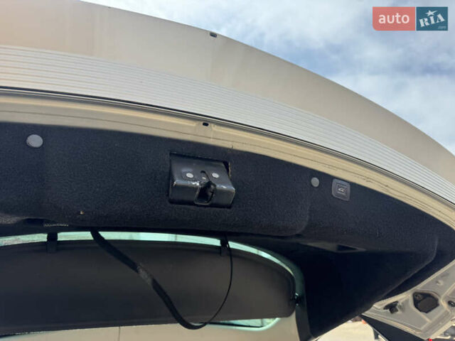 Бежевый Опель Инсигния, объемом двигателя 2 л и пробегом 198 тыс. км за 10300 $, фото 10 на Automoto.ua