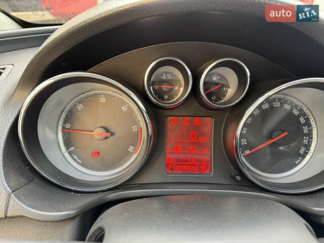 Бежевый Опель Инсигния, объемом двигателя 2 л и пробегом 198 тыс. км за 10300 $, фото 15 на Automoto.ua