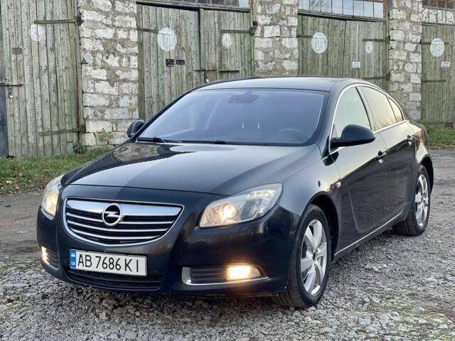 Чорний Опель Інсігнія, об'ємом двигуна 2 л та пробігом 200 тис. км за 5450 $, фото 1 на Automoto.ua