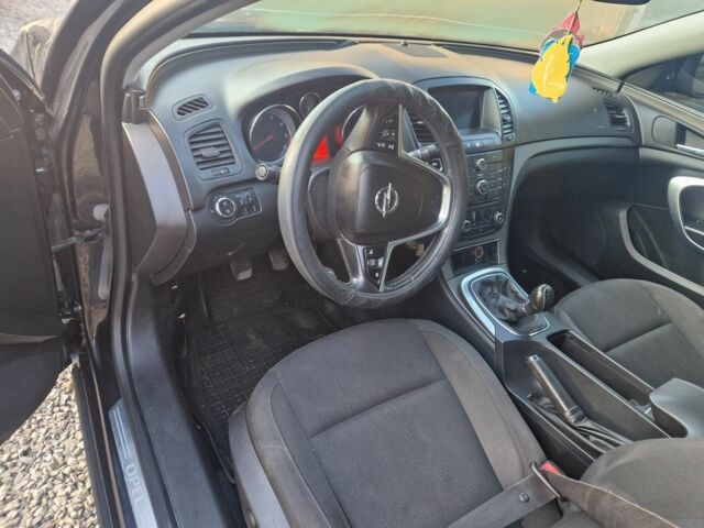 Чорний Опель Інсігнія, об'ємом двигуна 2 л та пробігом 350 тис. км за 6900 $, фото 5 на Automoto.ua