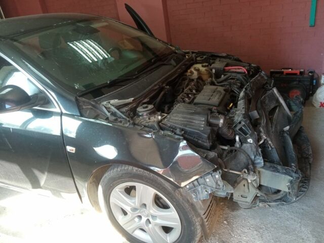 Черный Опель Инсигния, объемом двигателя 1.4 л и пробегом 140 тыс. км за 3709 $, фото 2 на Automoto.ua