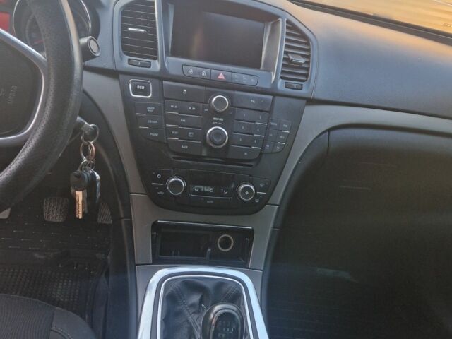 Чорний Опель Інсігнія, об'ємом двигуна 2 л та пробігом 350 тис. км за 6900 $, фото 4 на Automoto.ua