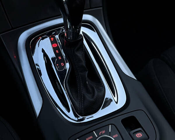 Опель Инсигния 2008 в Ивано-Франковске на Automoto.ua Черный Опель Инсигния, объемом двигателя 1.96 л и пробегом 255 тыс. км за 7000 $, фото 23 на Automoto.ua