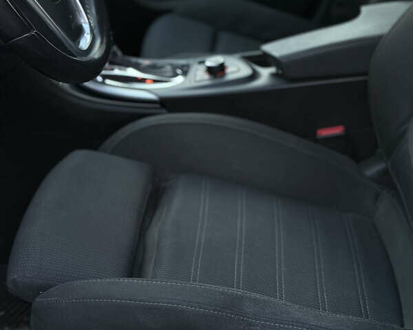 Опель Инсигния 2008 в Ивано-Франковске на Automoto.ua Черный Опель Инсигния, объемом двигателя 1.96 л и пробегом 255 тыс. км за 7000 $, фото 20 на Automoto.ua