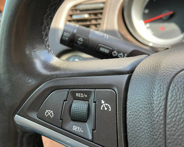 Черный Опель Инсигния, объемом двигателя 2 л и пробегом 320 тыс. км за 7402 $, фото 28 на Automoto.ua