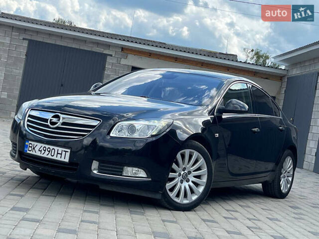 Черный Опель Инсигния, объемом двигателя 2 л и пробегом 320 тыс. км за 7402 $, фото 2 на Automoto.ua