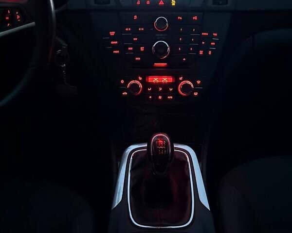 Черный Опель Инсигния, объемом двигателя 2 л и пробегом 282 тыс. км за 8500 $, фото 12 на Automoto.ua