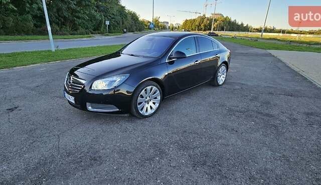 Чорний Опель Інсігнія, об'ємом двигуна 2 л та пробігом 182 тис. км за 8300 $, фото 3 на Automoto.ua