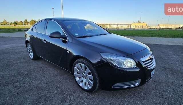 Чорний Опель Інсігнія, об'ємом двигуна 2 л та пробігом 182 тис. км за 8300 $, фото 1 на Automoto.ua