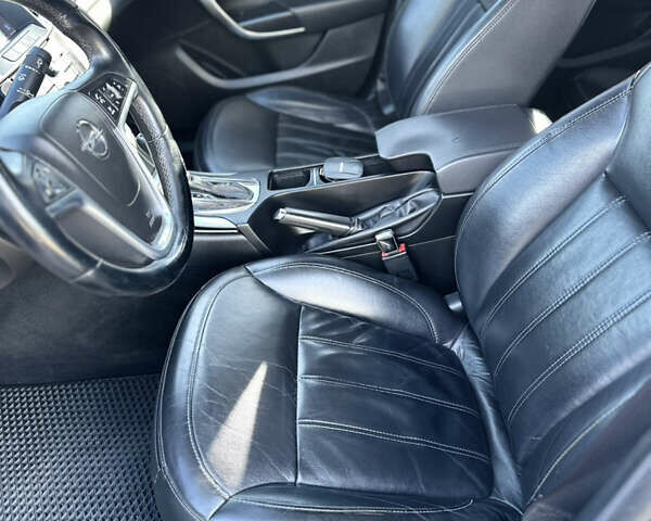 Черный Опель Инсигния, объемом двигателя 2 л и пробегом 263 тыс. км за 8500 $, фото 10 на Automoto.ua