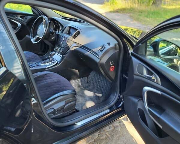 Черный Опель Инсигния, объемом двигателя 2 л и пробегом 240 тыс. км за 9700 $, фото 1 на Automoto.ua