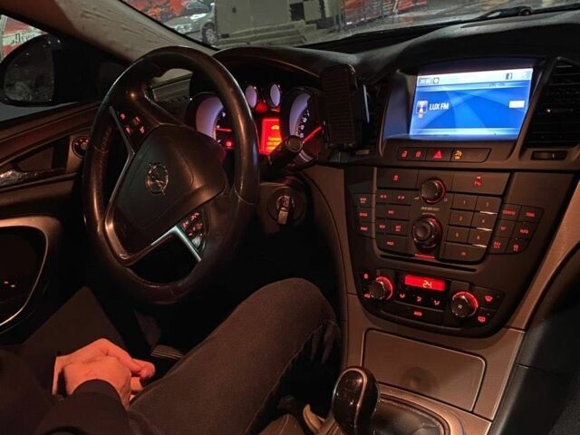 Черный Опель Инсигния, объемом двигателя 2 л и пробегом 243 тыс. км за 7000 $, фото 3 на Automoto.ua