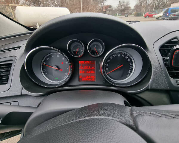 Черный Опель Инсигния, объемом двигателя 1.4 л и пробегом 205 тыс. км за 8000 $, фото 12 на Automoto.ua