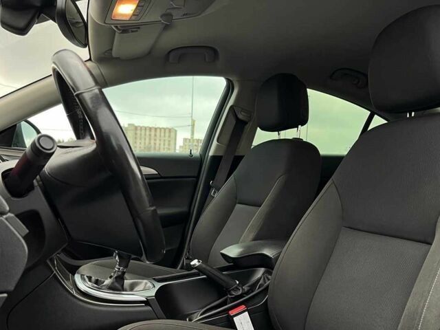 Чорний Опель Інсігнія, об'ємом двигуна 1.5 л та пробігом 161 тис. км за 8750 $, фото 6 на Automoto.ua