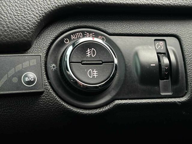 Чорний Опель Інсігнія, об'ємом двигуна 1.5 л та пробігом 161 тис. км за 8750 $, фото 14 на Automoto.ua