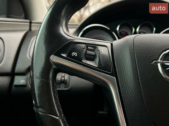 Чорний Опель Інсігнія, об'ємом двигуна 1.36 л та пробігом 161 тис. км за 8750 $, фото 8 на Automoto.ua