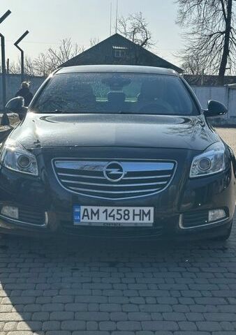 Чорний Опель Інсігнія, об'ємом двигуна 2 л та пробігом 227 тис. км за 8000 $, фото 1 на Automoto.ua
