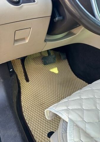 Чорний Опель Інсігнія, об'ємом двигуна 2 л та пробігом 227 тис. км за 8000 $, фото 2 на Automoto.ua