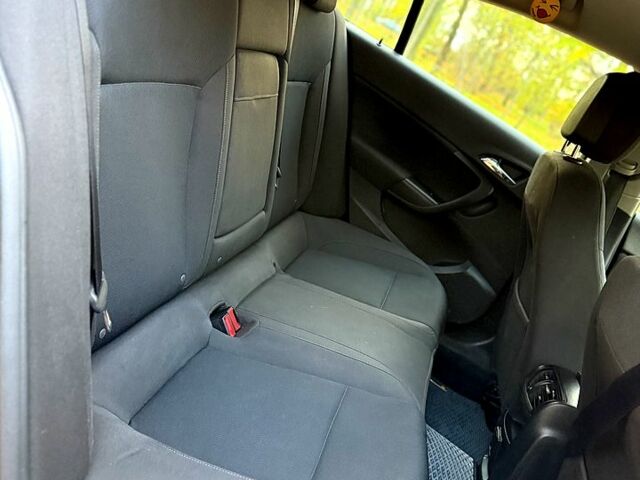 Черный Опель Инсигния, объемом двигателя 2 л и пробегом 246 тыс. км за 9999 $, фото 10 на Automoto.ua