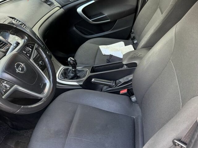 Чорний Опель Інсігнія, об'ємом двигуна 2 л та пробігом 337 тис. км за 3400 $, фото 7 на Automoto.ua