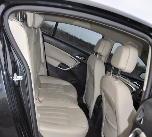 Черный Опель Инсигния, объемом двигателя 1.96 л и пробегом 135 тыс. км за 11000 $, фото 4 на Automoto.ua