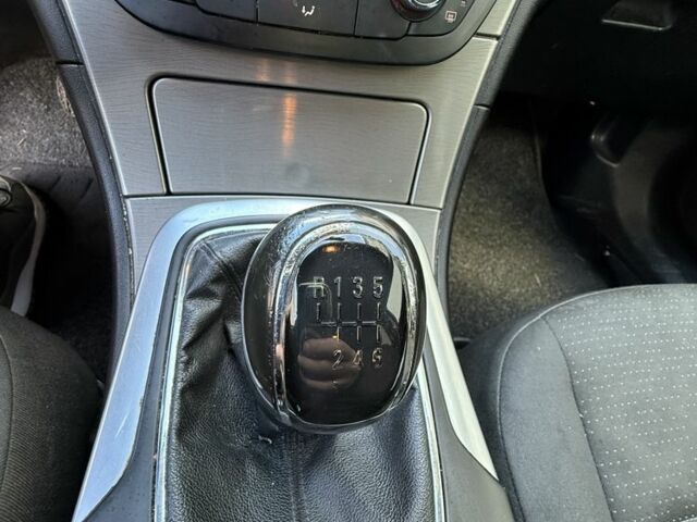 Чорний Опель Інсігнія, об'ємом двигуна 2 л та пробігом 337 тис. км за 3400 $, фото 6 на Automoto.ua