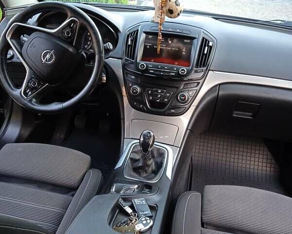 Черный Опель Инсигния, объемом двигателя 2 л и пробегом 200 тыс. км за 9962 $, фото 4 на Automoto.ua