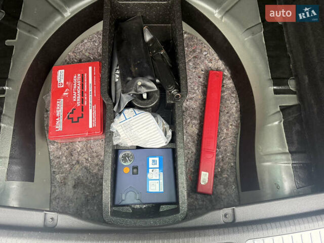 Чорний Опель Інсігнія, об'ємом двигуна 1.6 л та пробігом 204 тис. км за 8000 $, фото 47 на Automoto.ua