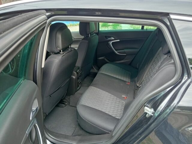 Чорний Опель Інсігнія, об'ємом двигуна 2 л та пробігом 236 тис. км за 7500 $, фото 6 на Automoto.ua